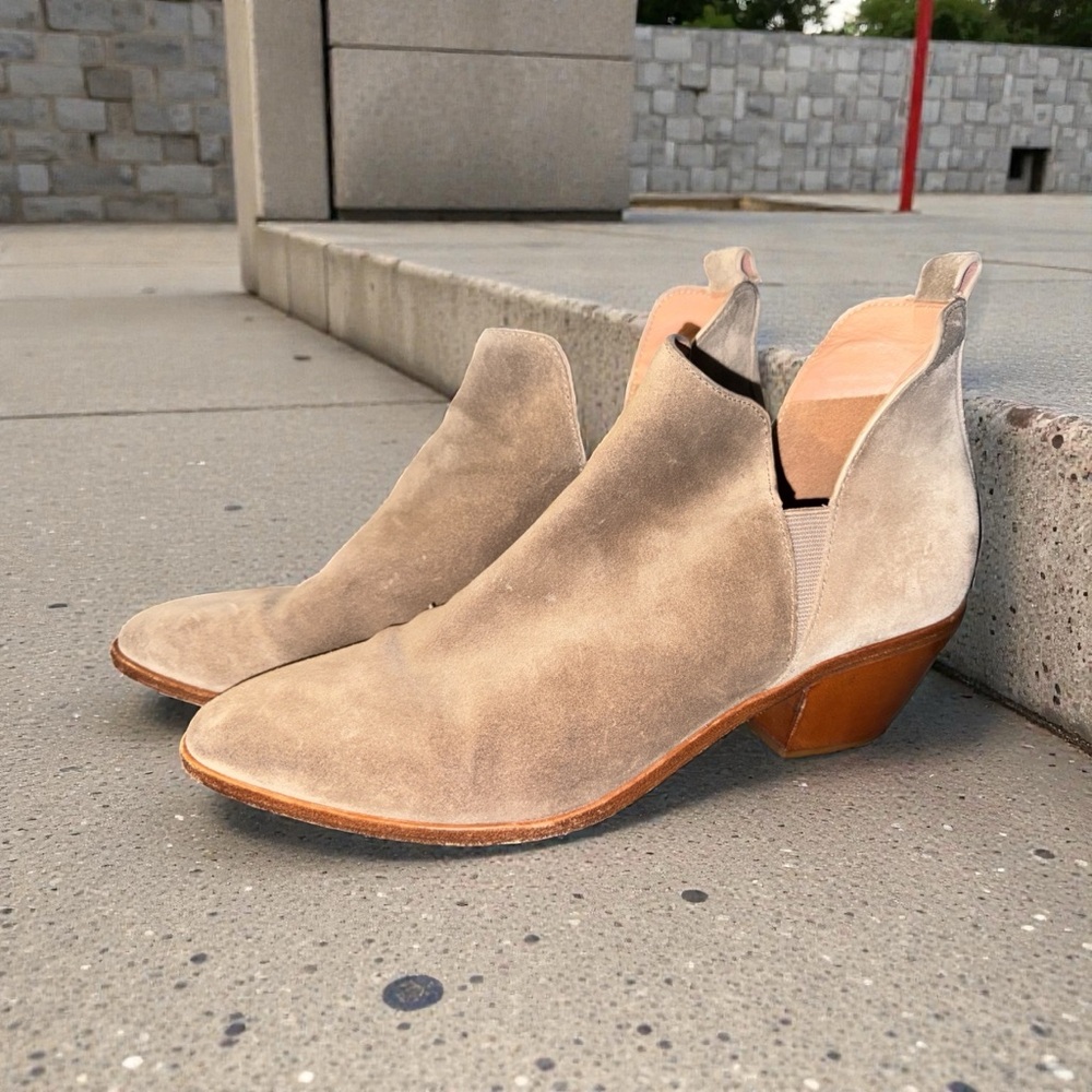 Elegant‎ Suede Ankle Booties